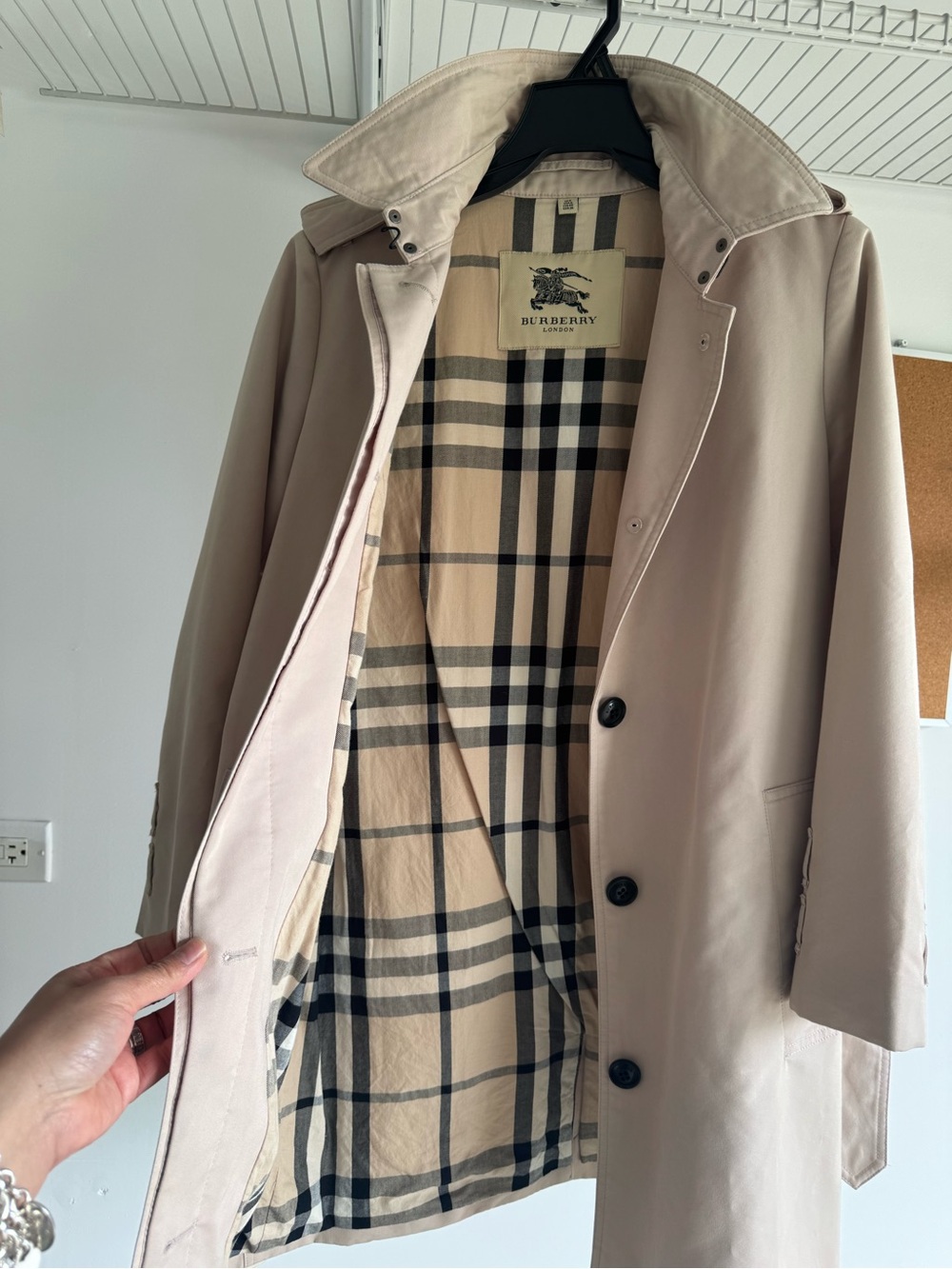 Burberry Women's Light Beige Trench Coat with Signature Check Lining Fits Small
